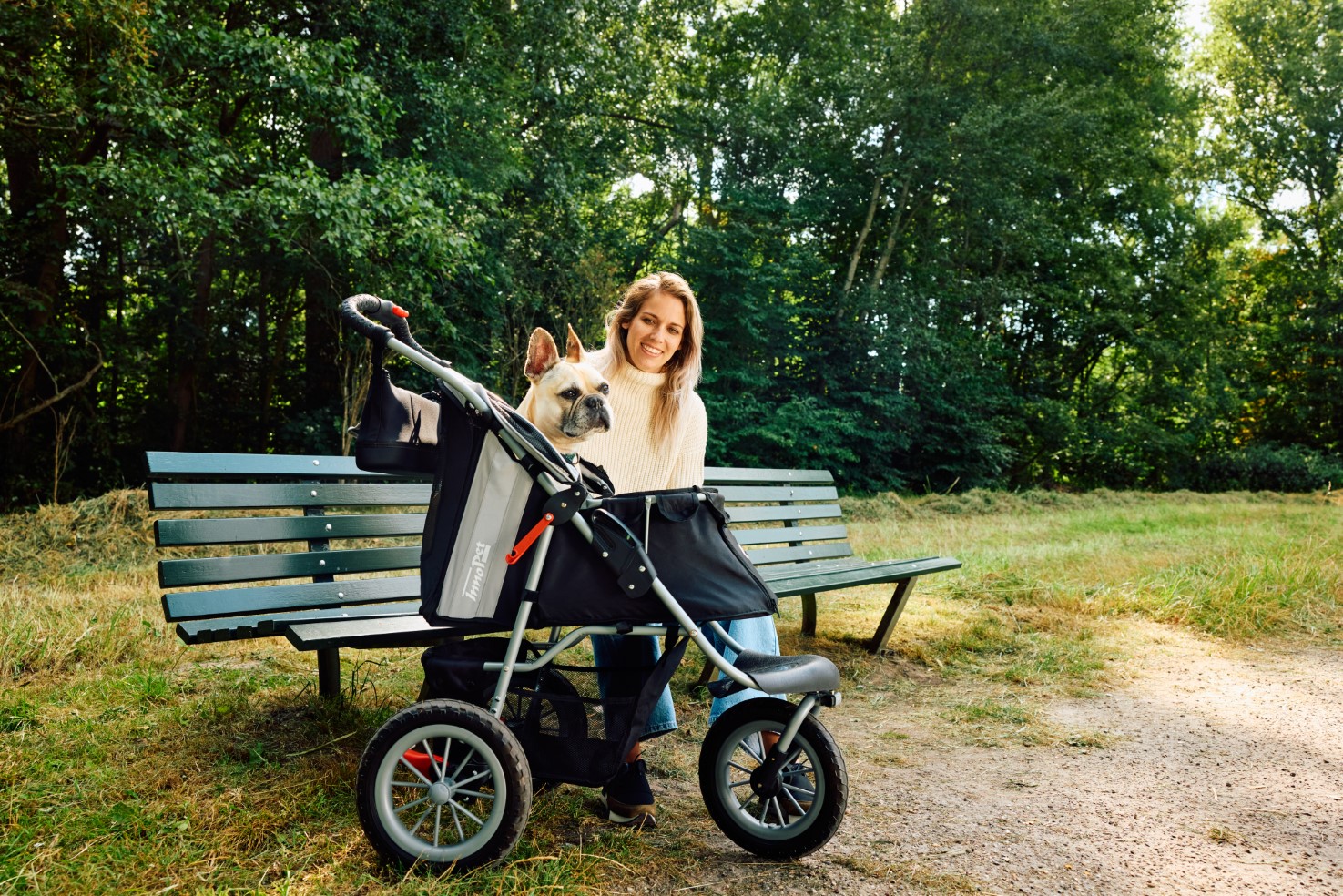 Beste hondenbuggy voor een Franse Bulldog: comfortabel en goed geventileerd - Woefwinkel - Luxueuze merken en artikelen voor jouw hond